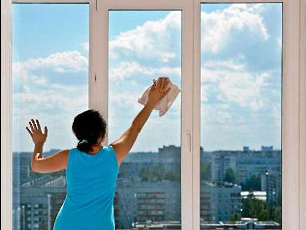 До Великодня волонтери прибрали оселі самотніх літніх львів’ян