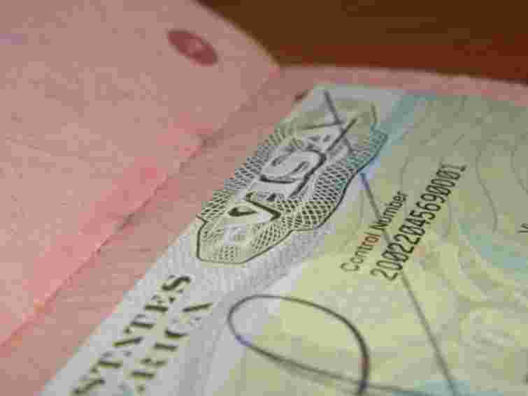 США підвищили вартість візи до $160