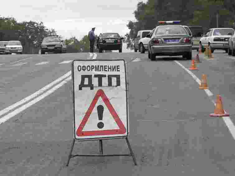 Жінка на «Тойоті», їдучи заднім ходом, травмувала бабцю