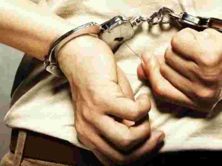 За праску і фотоапарат мешканця Львівщини ув’язнили на 4 роки