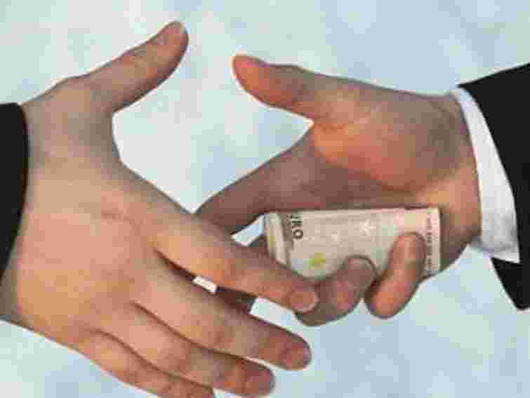 Чиновник виконавчої служби вимагав €500 хабара