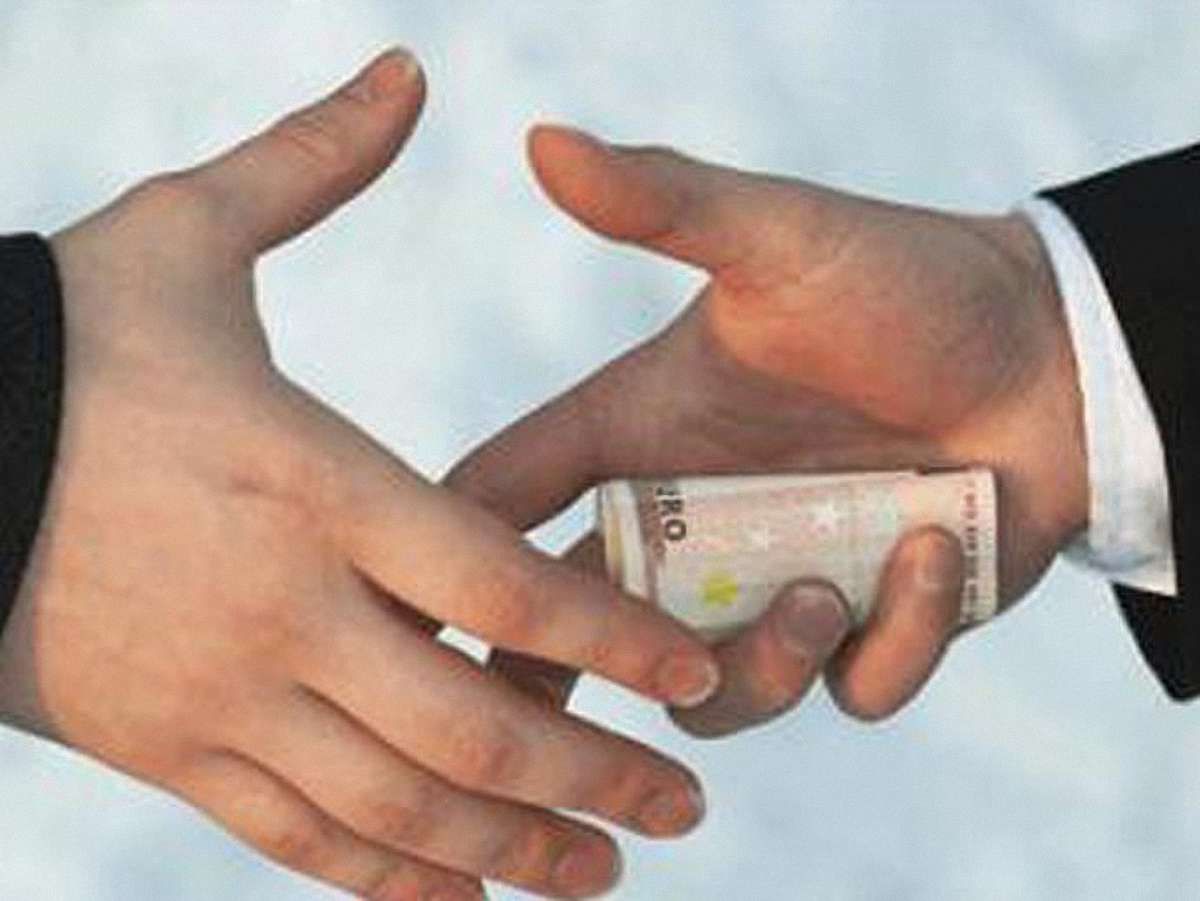 Чиновник виконавчої служби вимагав €500 хабара