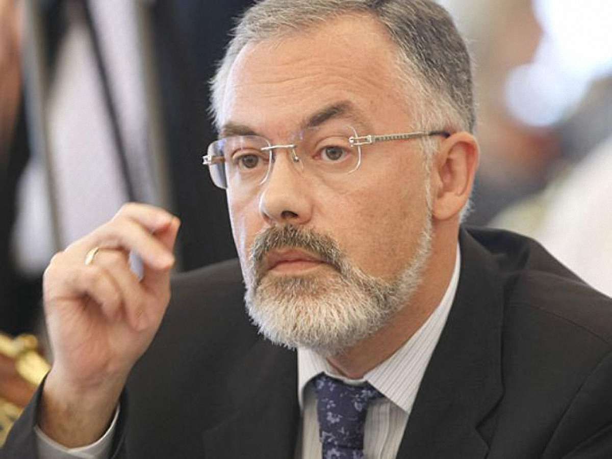Табачник занизив кількість російськомовних шкіл у Києві