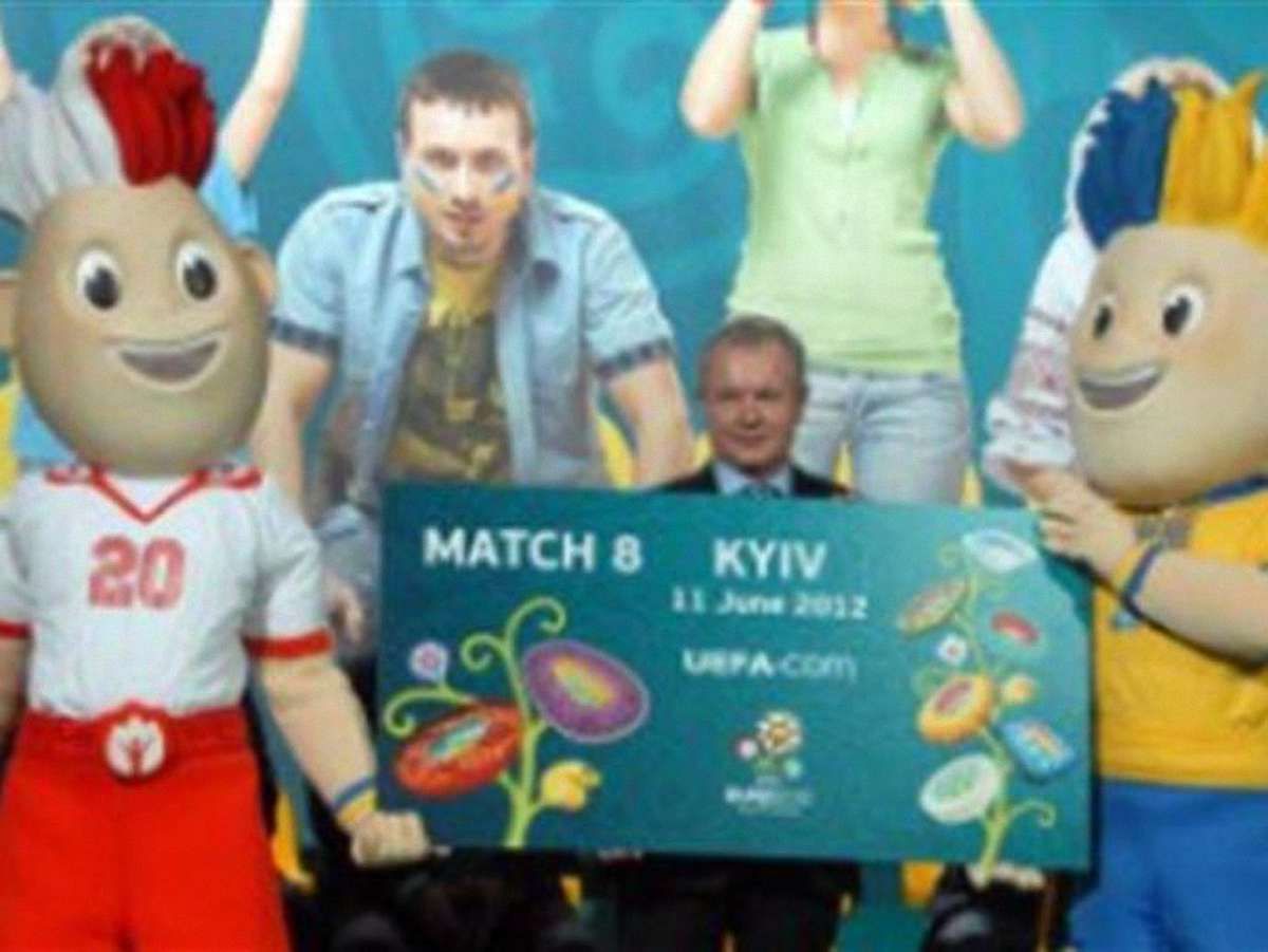 УЄФА продаватиме корпоративні  квитки на Євро-2012 ще 2 місяці