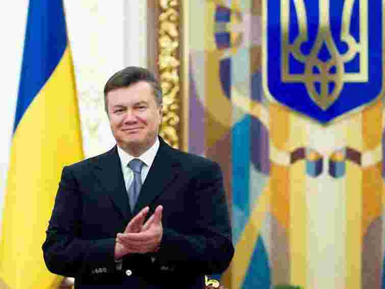Янукович планує написати книгу про Помаранчеву революцію, - ЗМІ