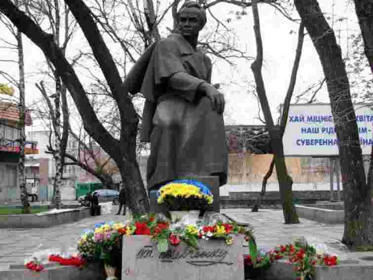 У Дніпропетровську вандали пошкодили пам’ятник Шевченку