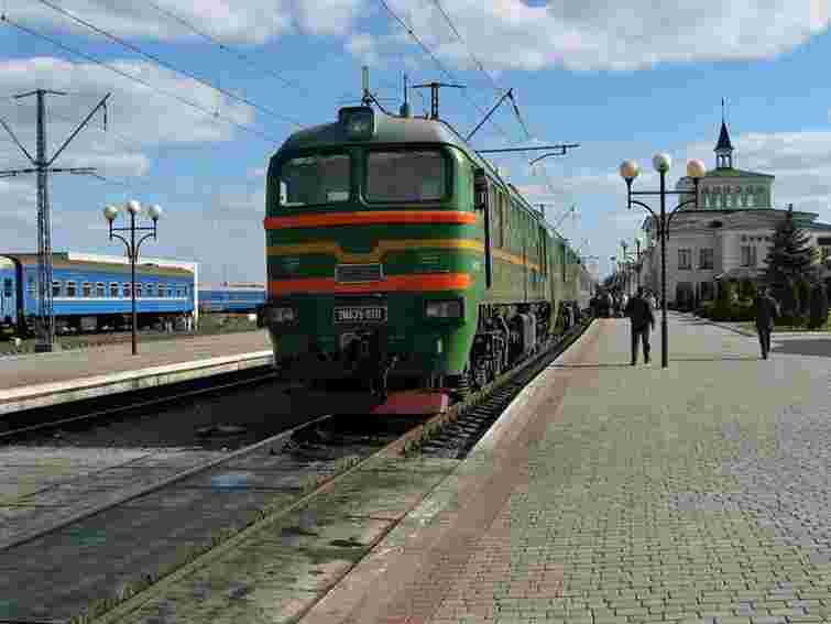 Укрзалізниця призначила 8 потягів до травневих свят