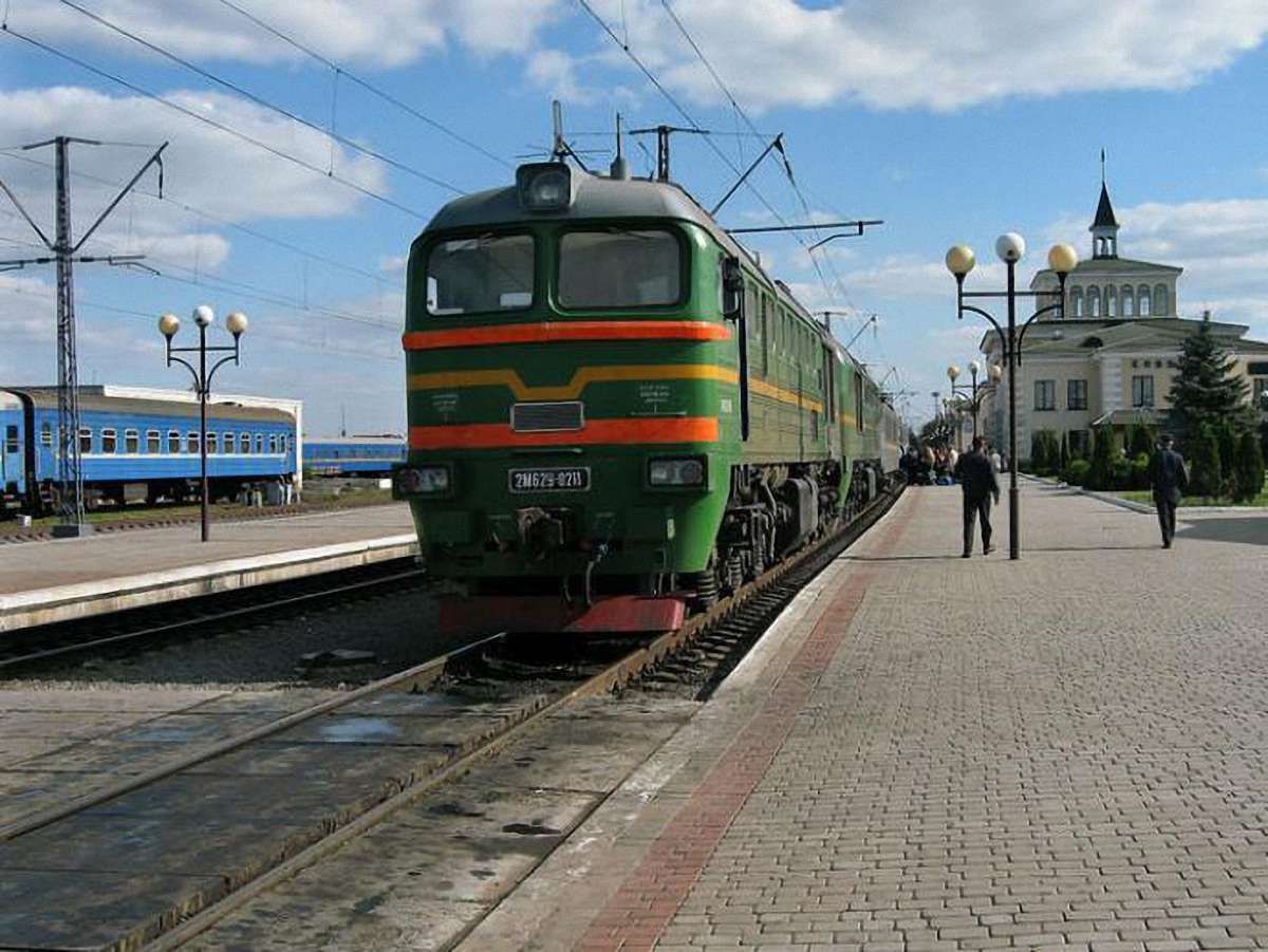 Укрзалізниця призначила 8 потягів до травневих свят