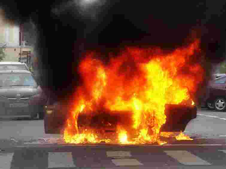 На Прикарпатті за добу згоріли «Таврія» та «Вольво»