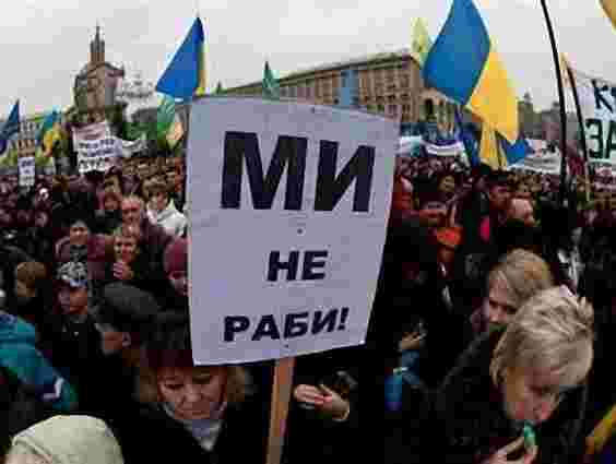 Українці готові вийти на вулиці, але нема лідера, – політологи