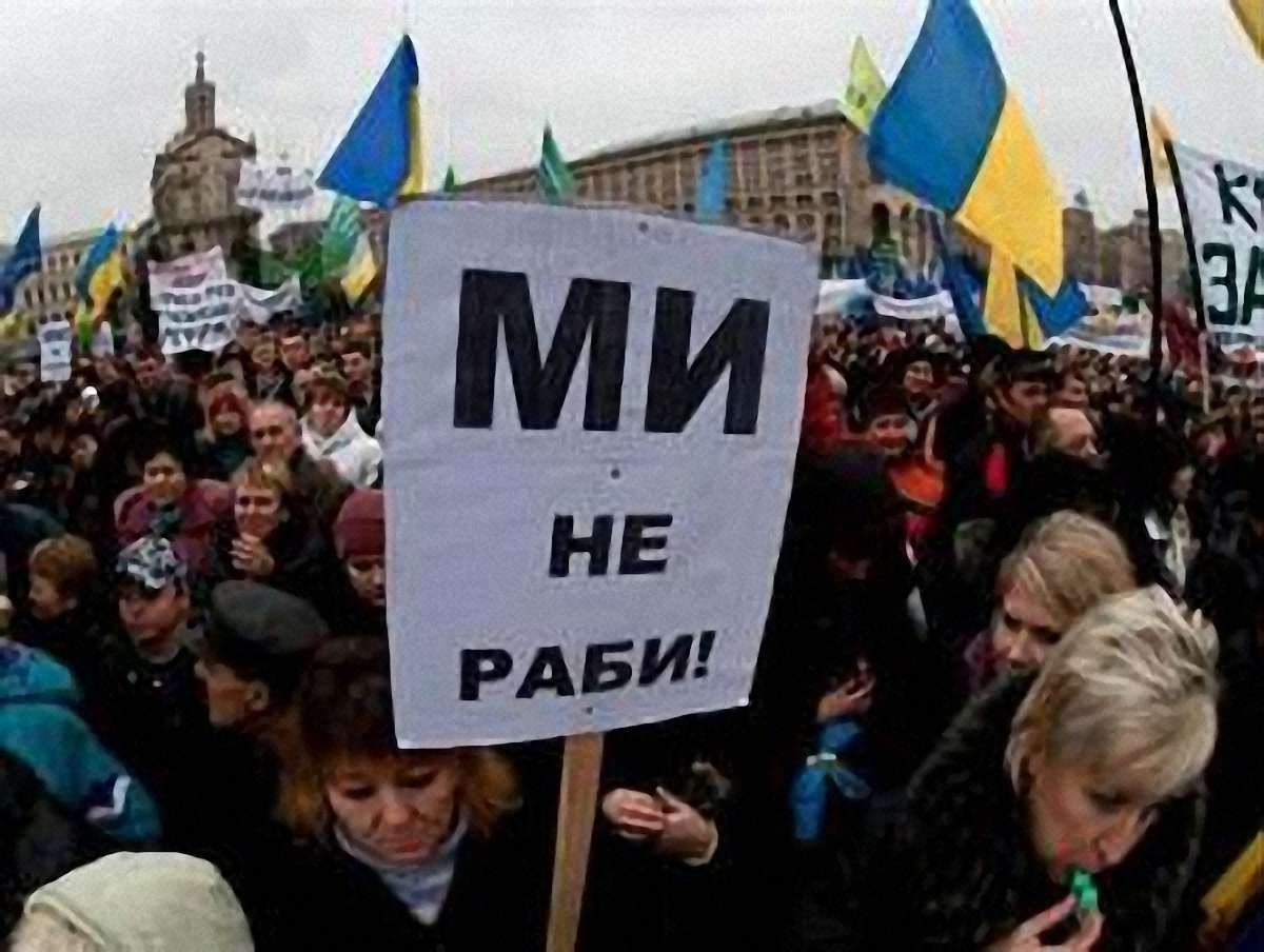 Українці готові вийти на вулиці, але нема лідера, – політологи