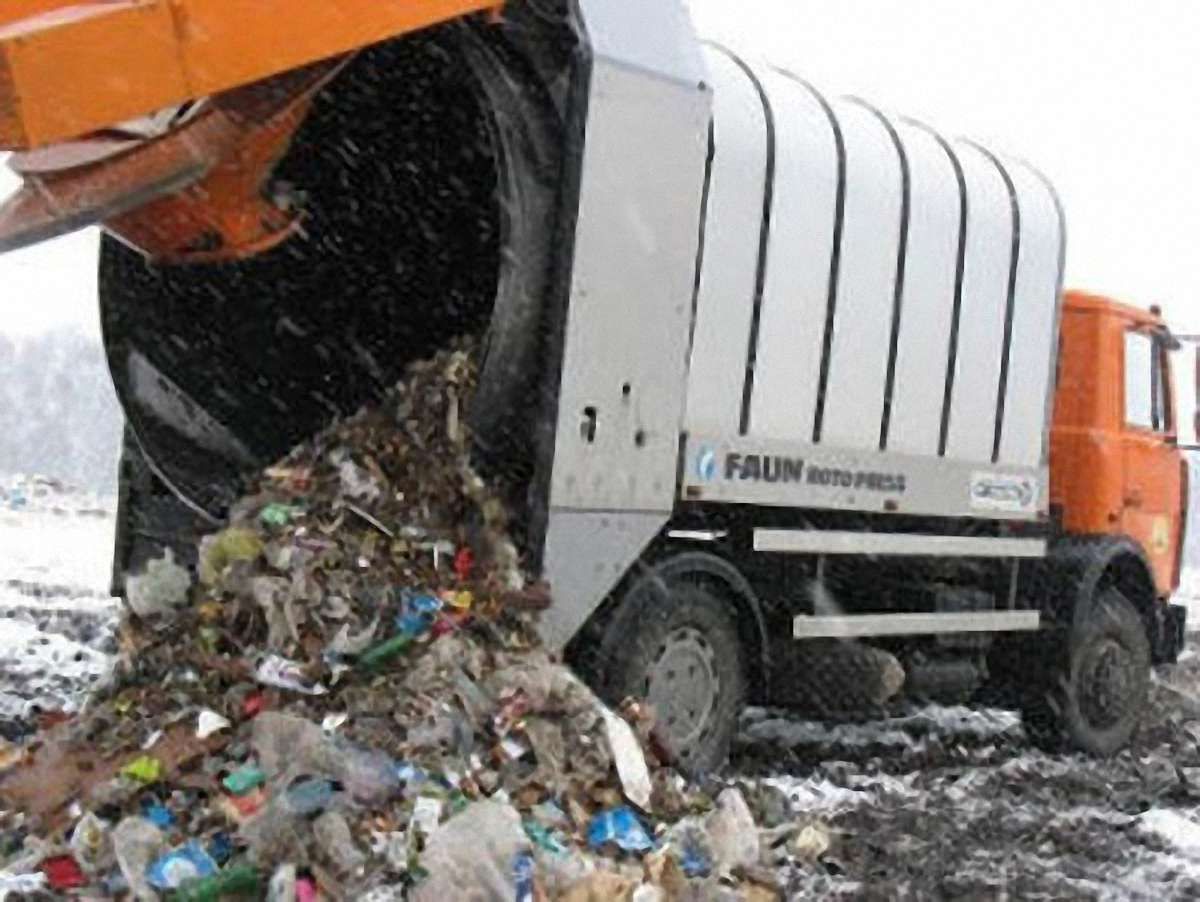 Зі Львова вивезли 200 вантажівок сміття за півтори доби