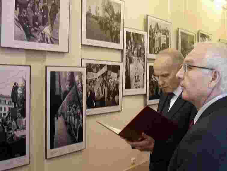 У Львові покажуть «Латвійський шлях до незалежності» у фото  