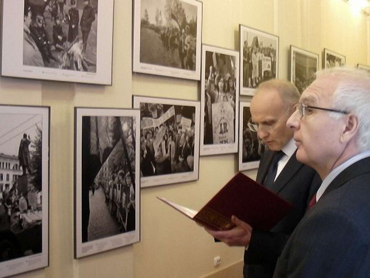 У Львові покажуть «Латвійський шлях до незалежності» у фото  