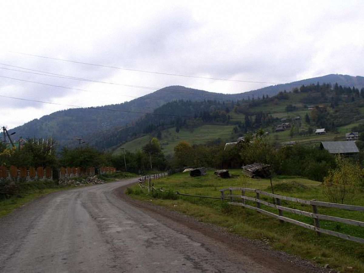 2 тис. українських туристів вимагають ремонту дороги в Славське