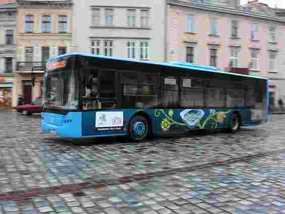 Автобус №18 у Львові запрацював у режимі трансферного квитка