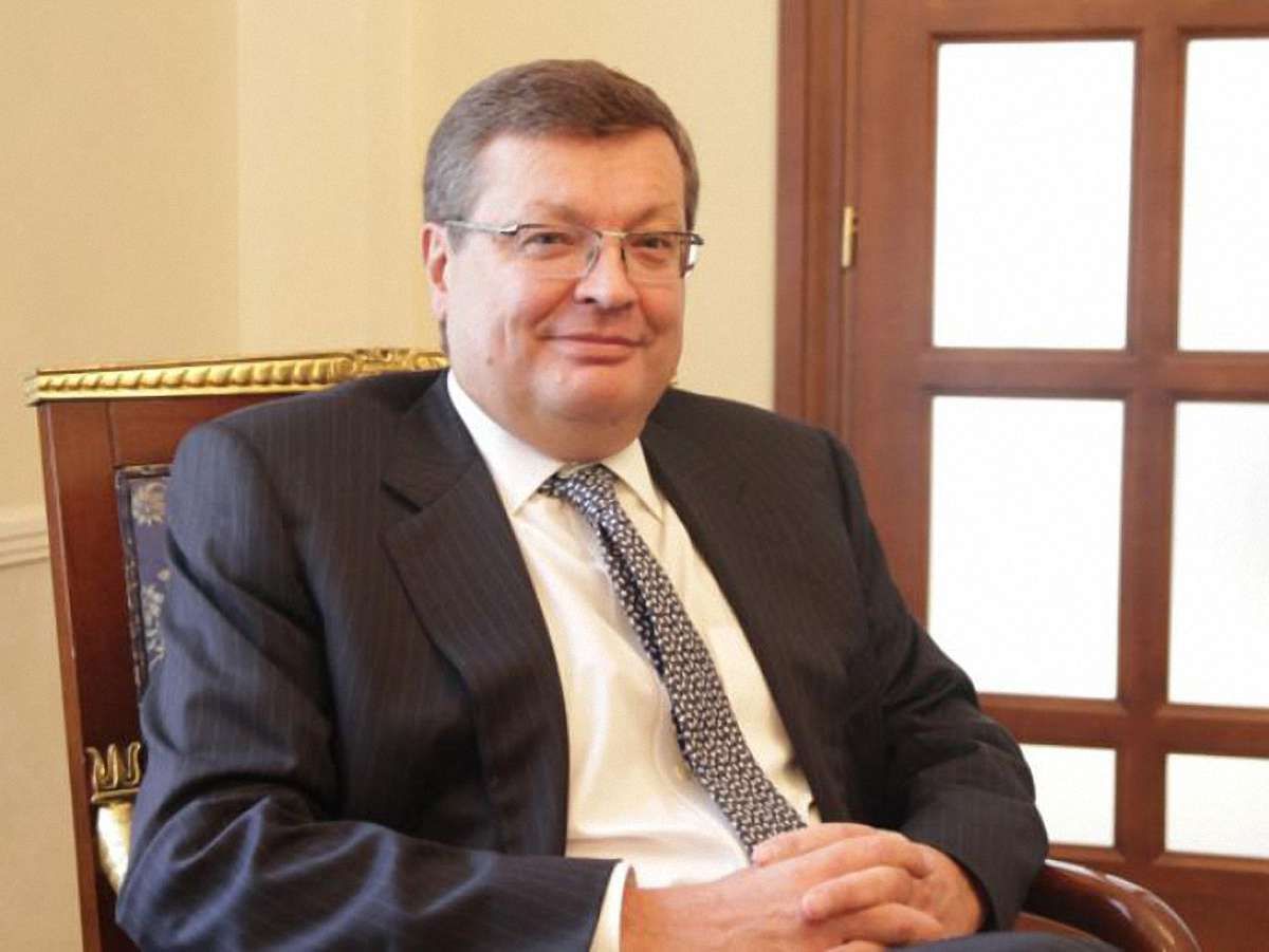 Торік глава МЗС отримав 278 тисяч доходу і Mercedes