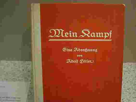 У Німеччині хочуть перевидати книжку Гітлера