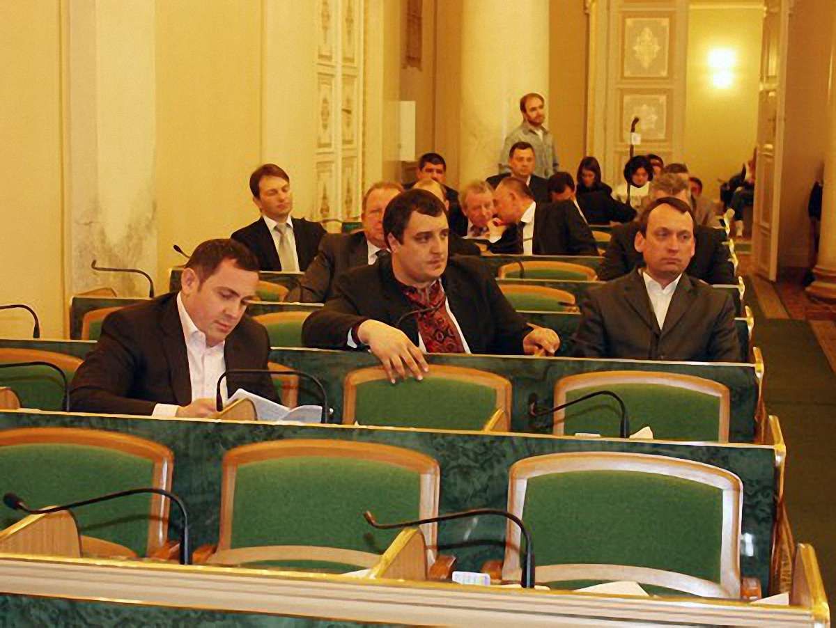 Депутати Львівщини попросили в Азарова безоплатних ліків для дітей