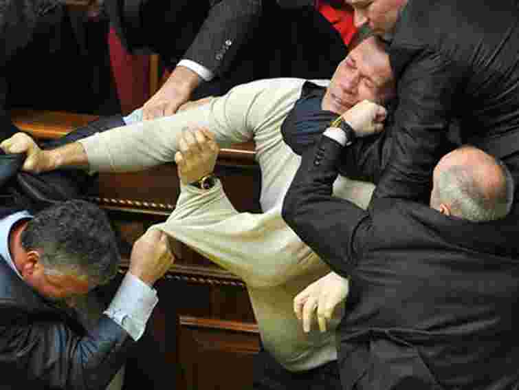 Яценюк передбачає завтра в парламенті бійку