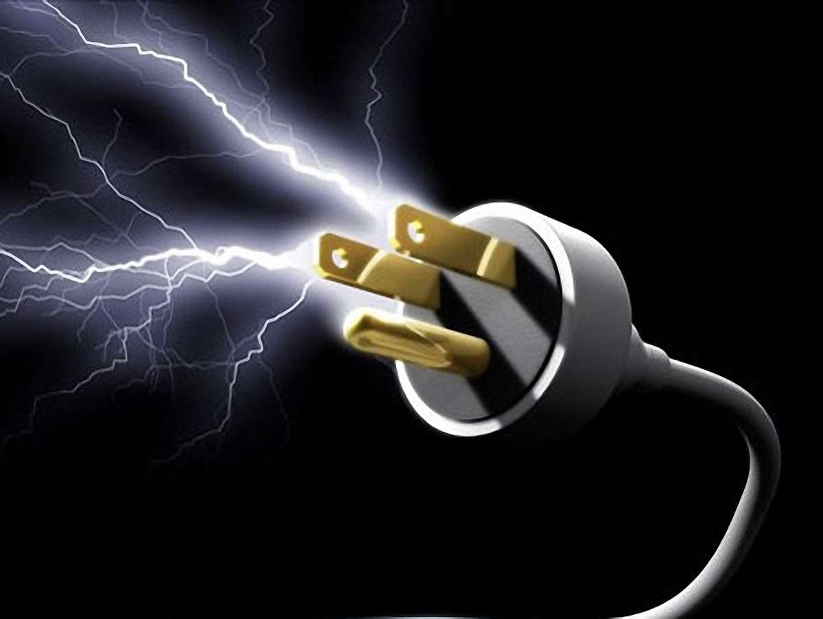На Прикарпатті від удару струмом загинув енергетик заводу