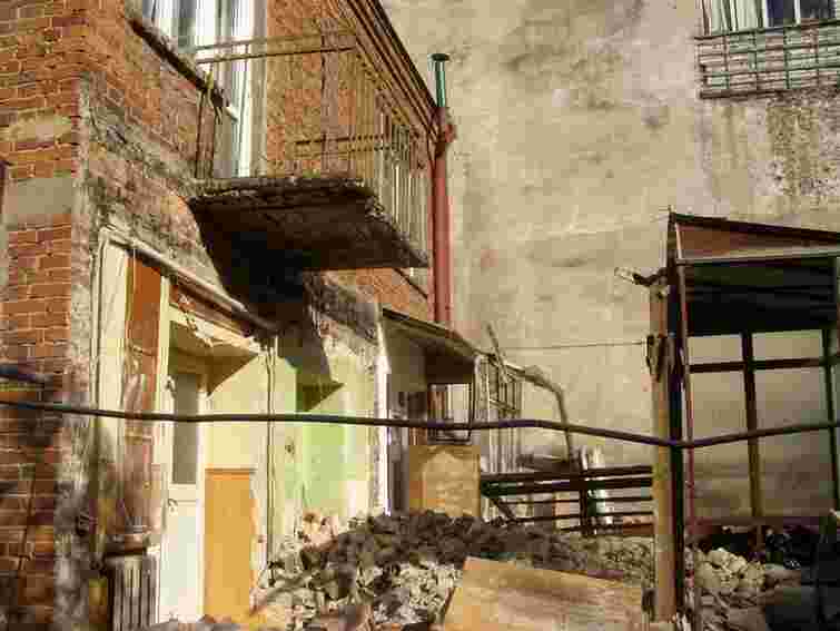 У Львові жінка заявляє, що їй незаконно знесли частину будинку