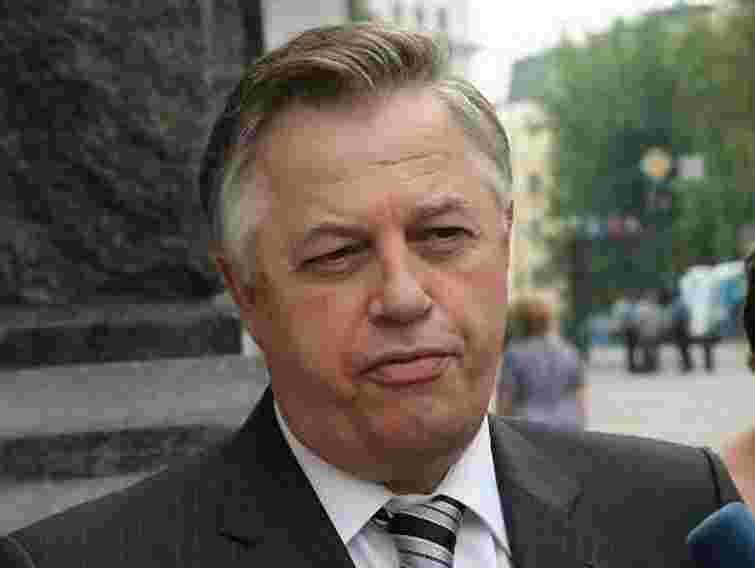 Симоненко не знає, чому регіонали люблять комуністів
