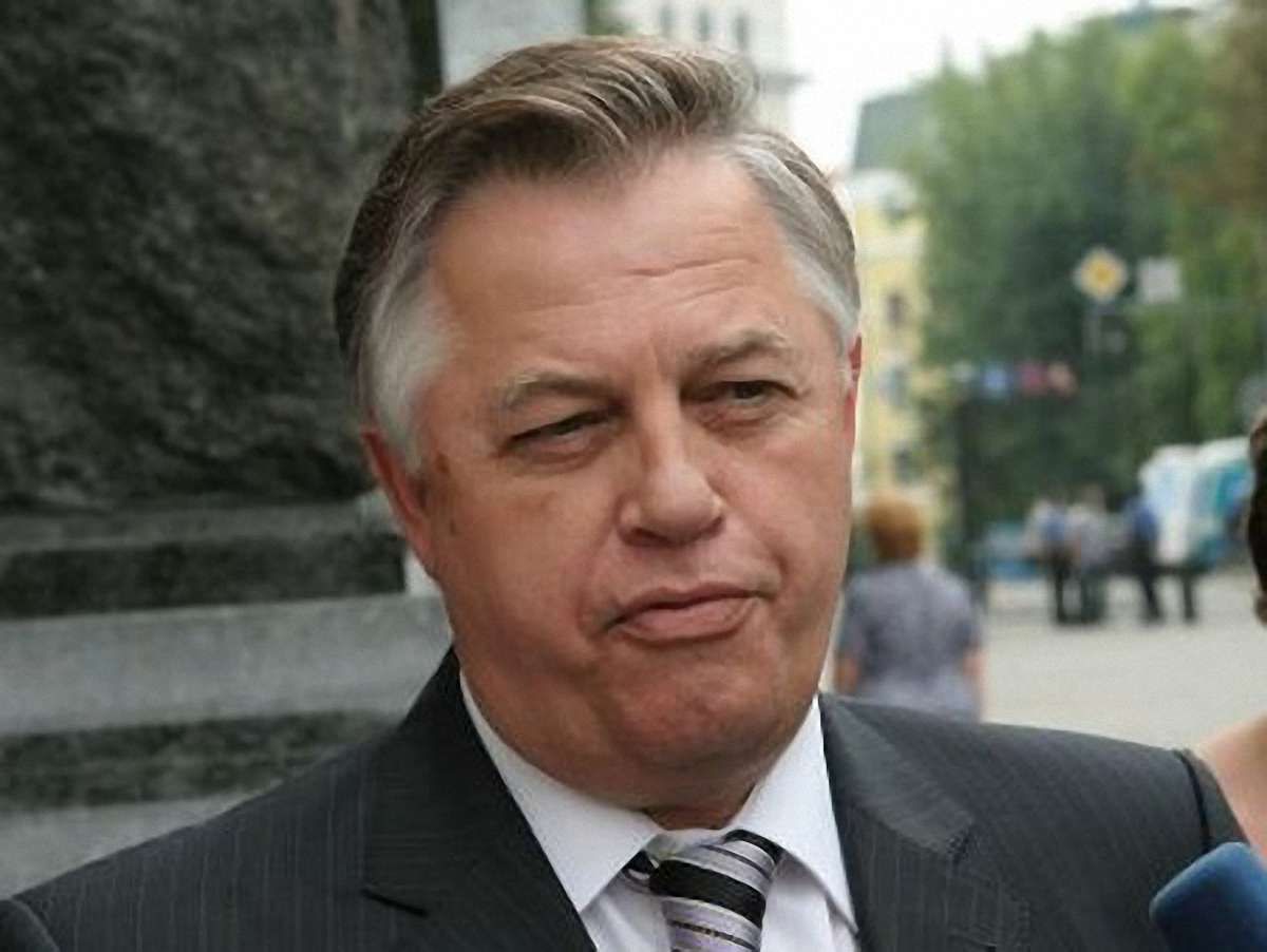 Симоненко не знає, чому регіонали люблять комуністів