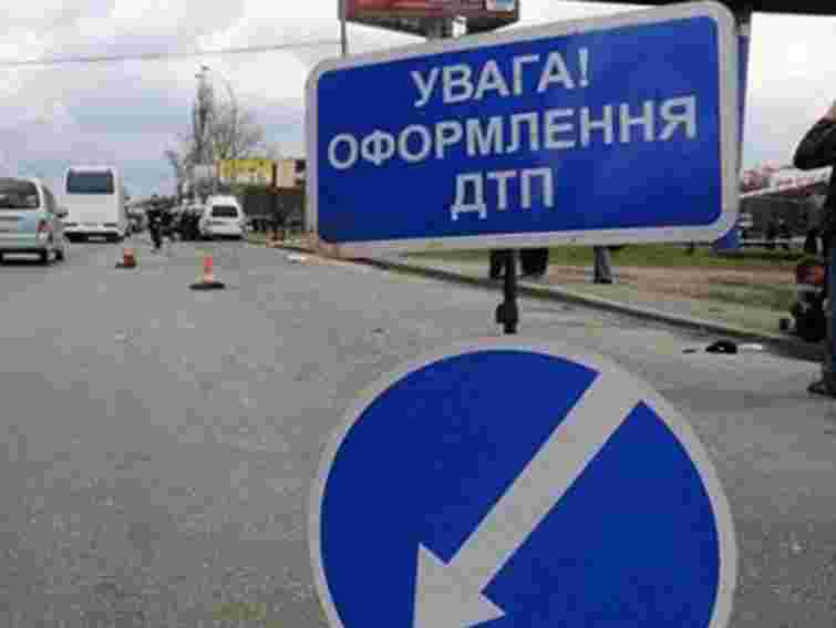 У Криму легковик врізався в автобус: 5 загиблих