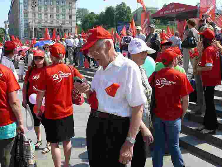 На першотравневий мітинг у Києві зібралося понад 5 тис. осіб