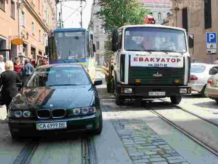 Водія, який заблокував рух трамваїв, оштрафували на 340 грн