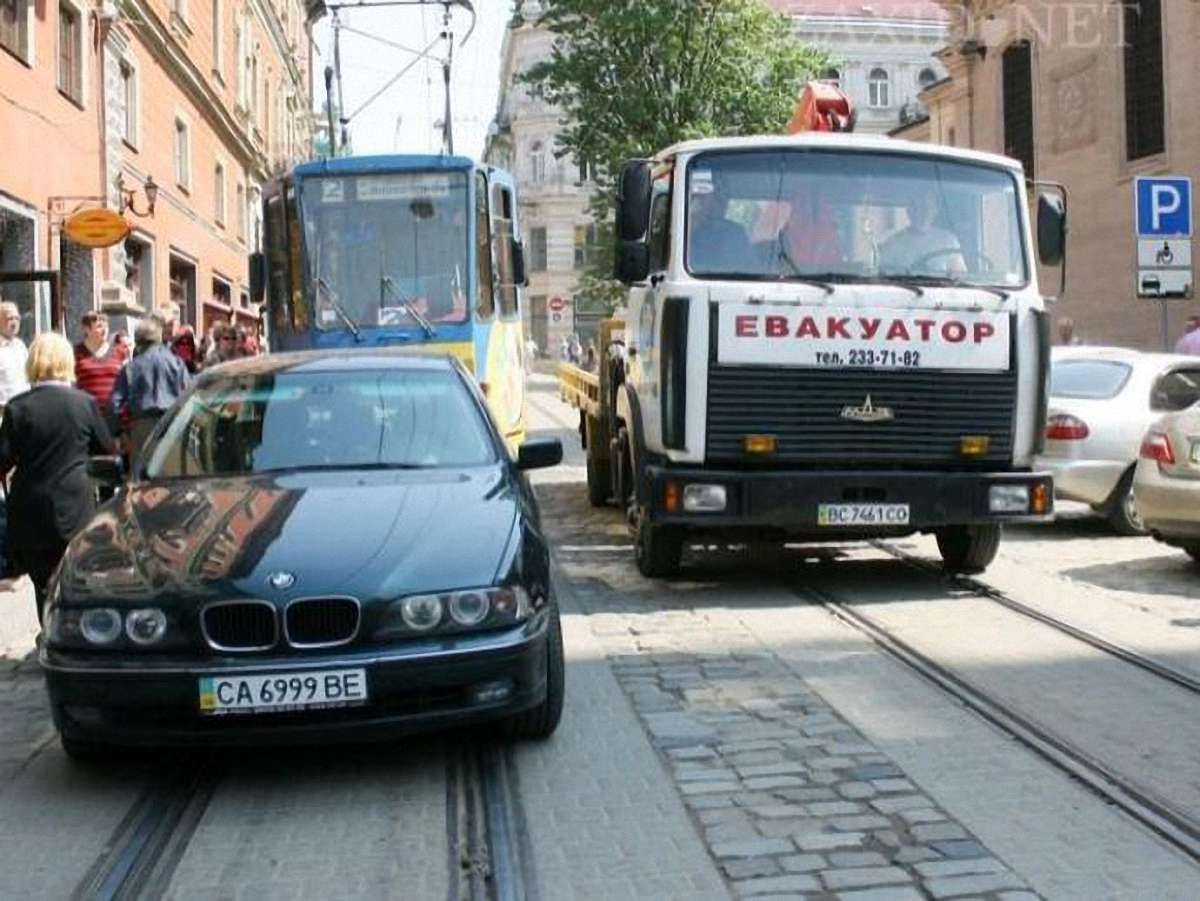 Водія, який заблокував рух трамваїв, оштрафували на 340 грн