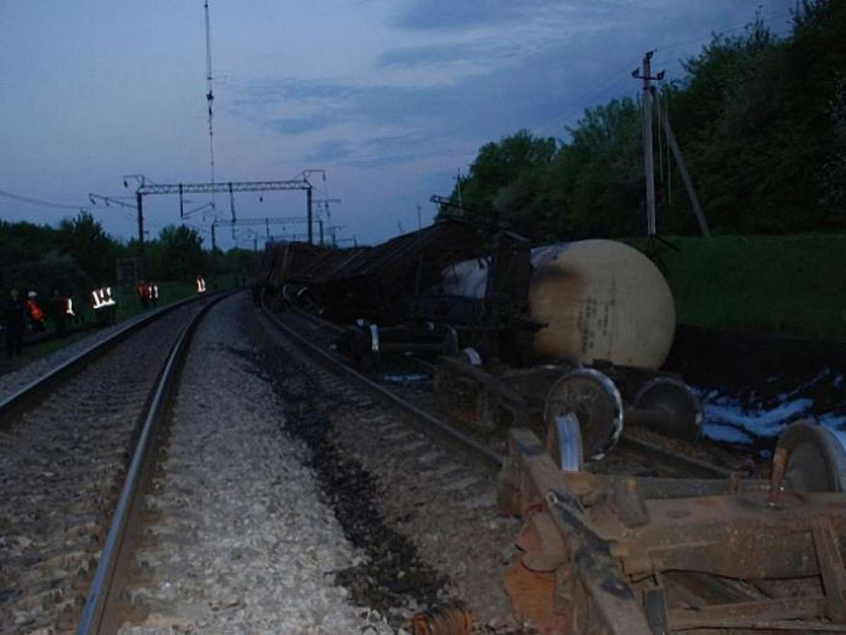 Львівська залізниця відновила рух потягів на місці аварії