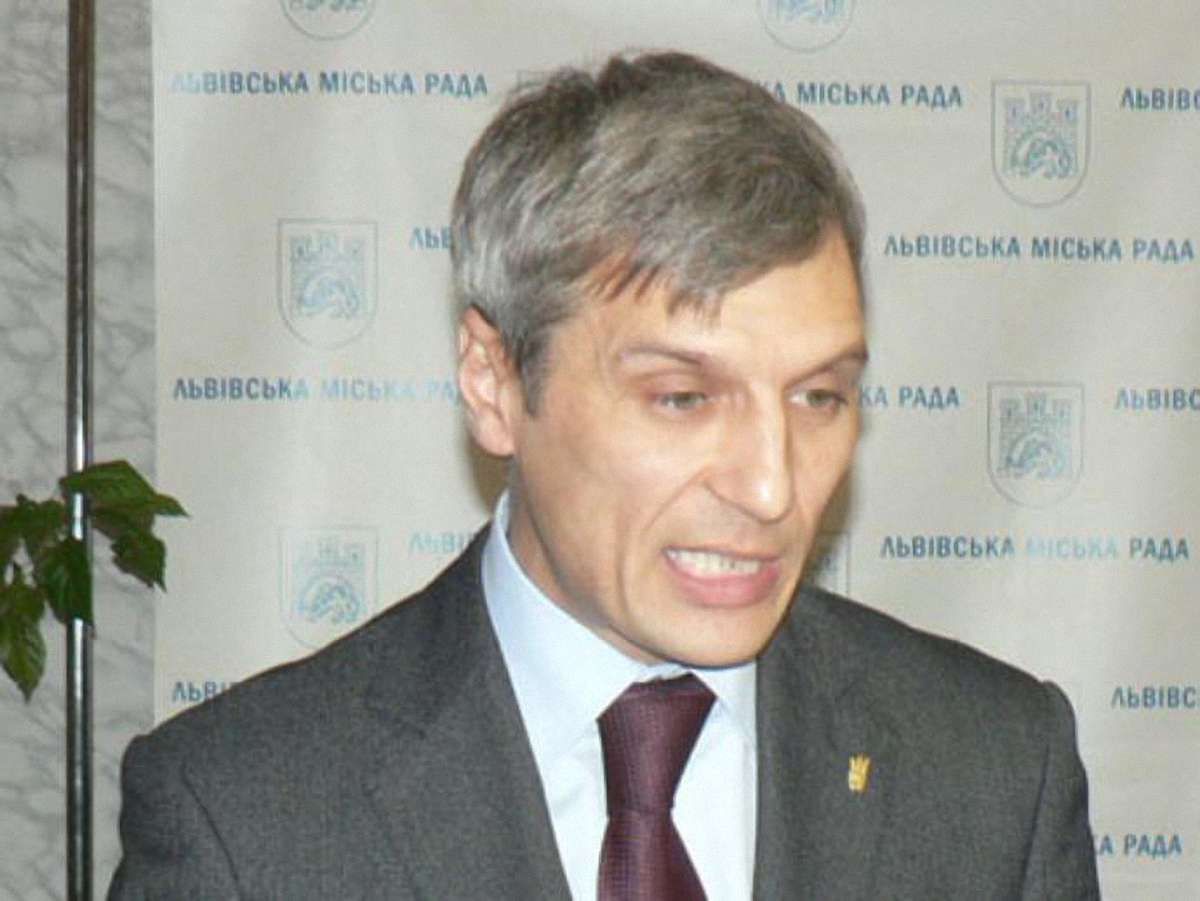Львівські депутати зберуться на позачергову сесію через червоні прапори