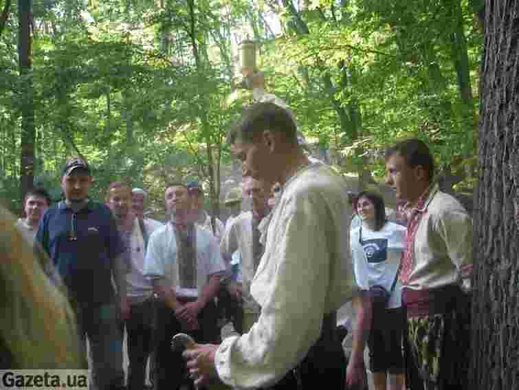 У Холодний Яр привезли "бандерівську землю"