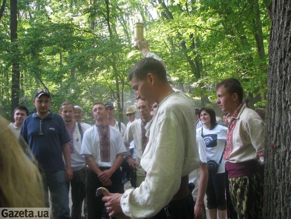 У Холодний Яр привезли "бандерівську землю"