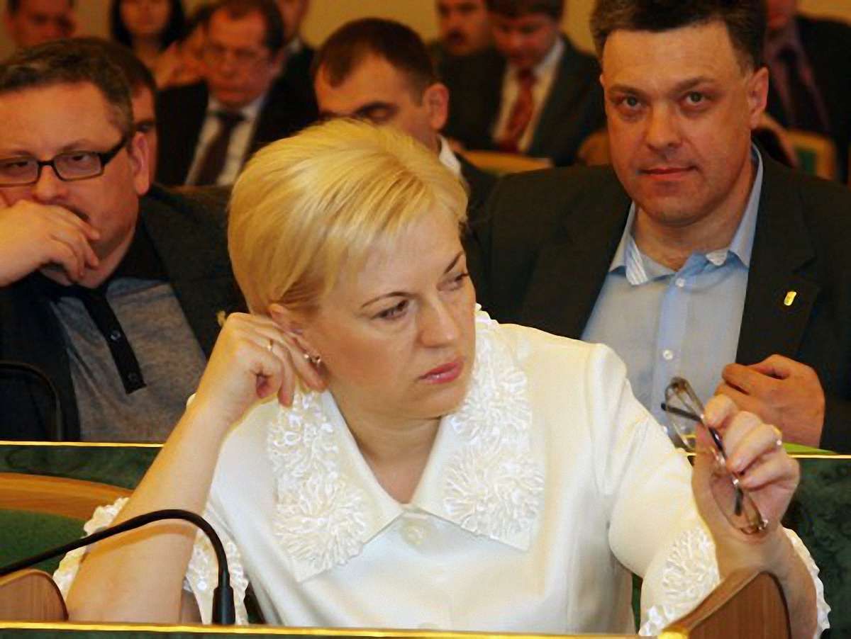 «Свобода» погрожує Костюку недовірою за червоний прапор