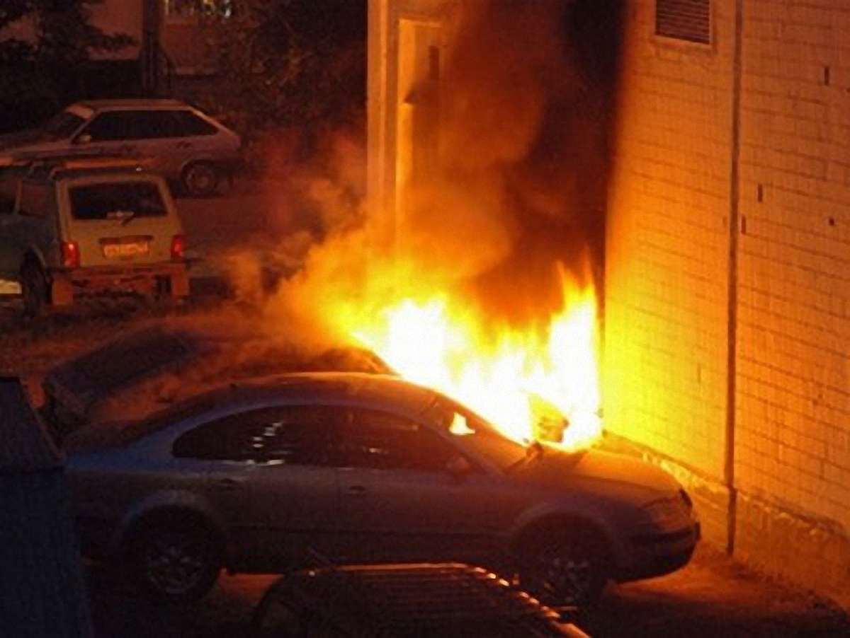 У Львові горів «Lexus» 20-річного юнака