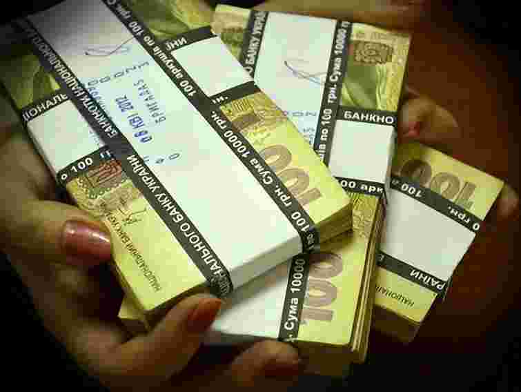 Українці тримають у банках 300 млрд грн, – Азаров