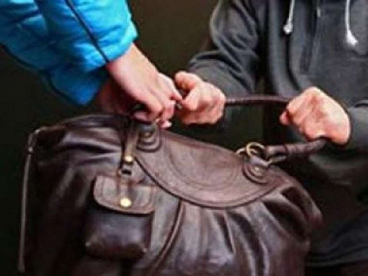 Двоє рецидивістів на Львівщині пограбували жінку-адвоката