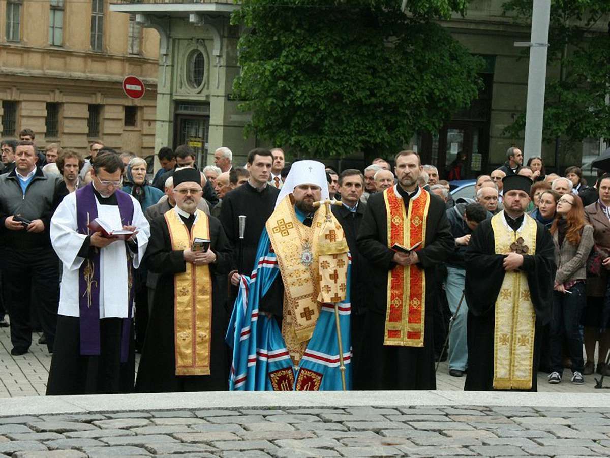 У Львові жертв війни вшанували хвилиною мовчання