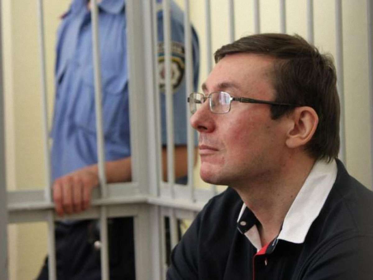 Луценка не можна тримати під вартою через гепатит, – адвокат