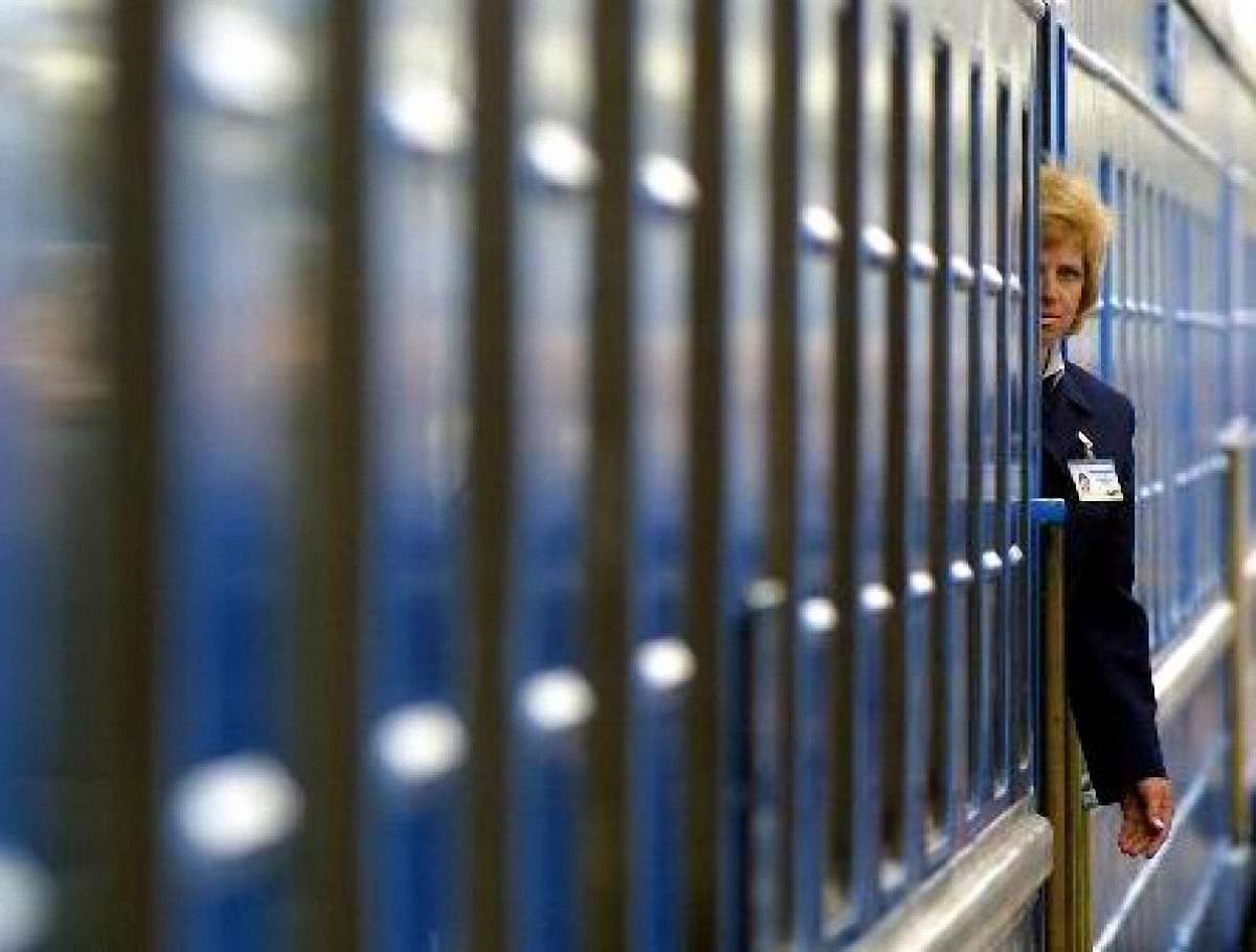 У Сімферополі  евакуюють пасажирів потяга через підозру замінування