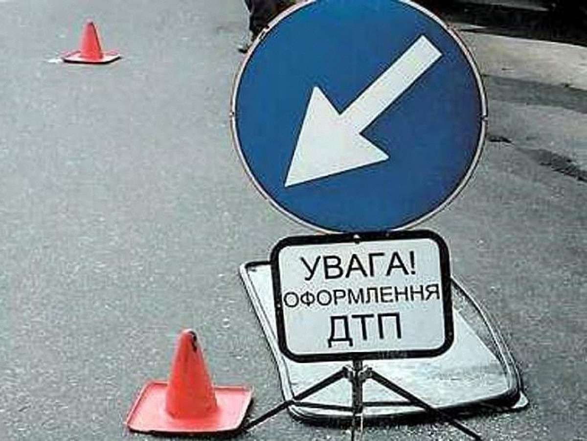 У Львові водій автобуса в’їхав в іномарку