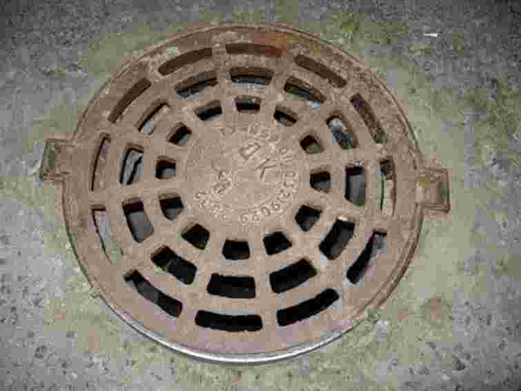 У Львові інженер ЛКП викрав дощоприймач, щоб здати на брухт