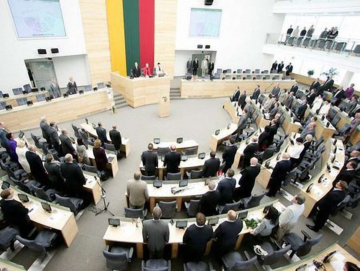 У Литві депутата за перевищення швидкості позбавили недоторканості