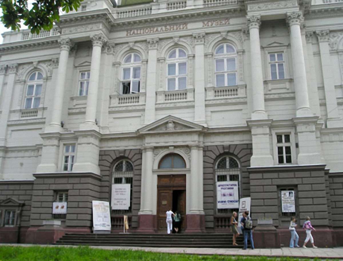 Національний музей у Львові проводить акцію “Порятуймо пам’ятки мистецтва”