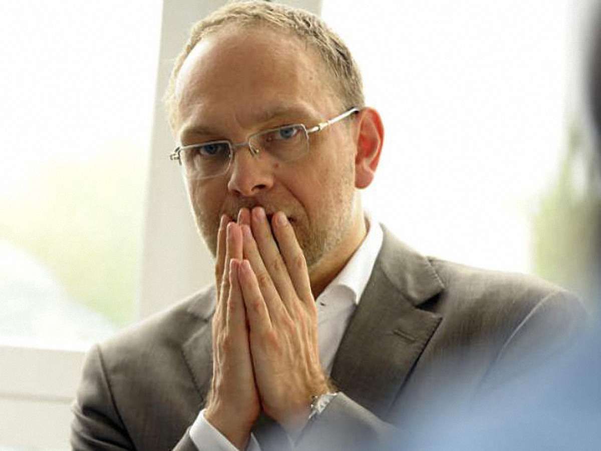 Власенко: У палаті Тимошенко – три відеокамери і заліплені вікна