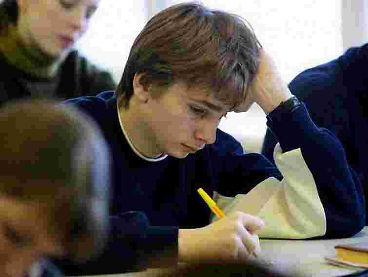 Янукович побажав випускникам віри у щасливе майбутнє