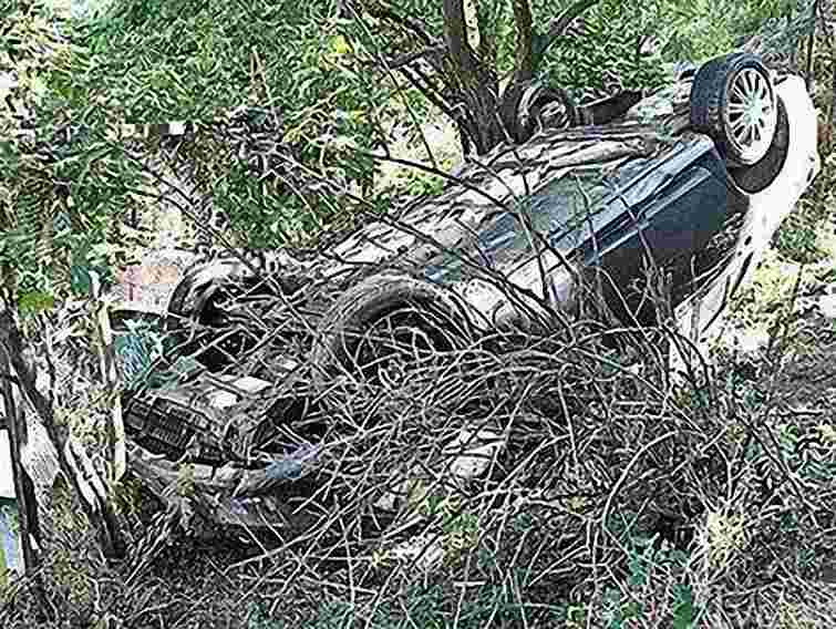 На Львівщині перекинулось авто: одна особа загинула, дві – травмовано